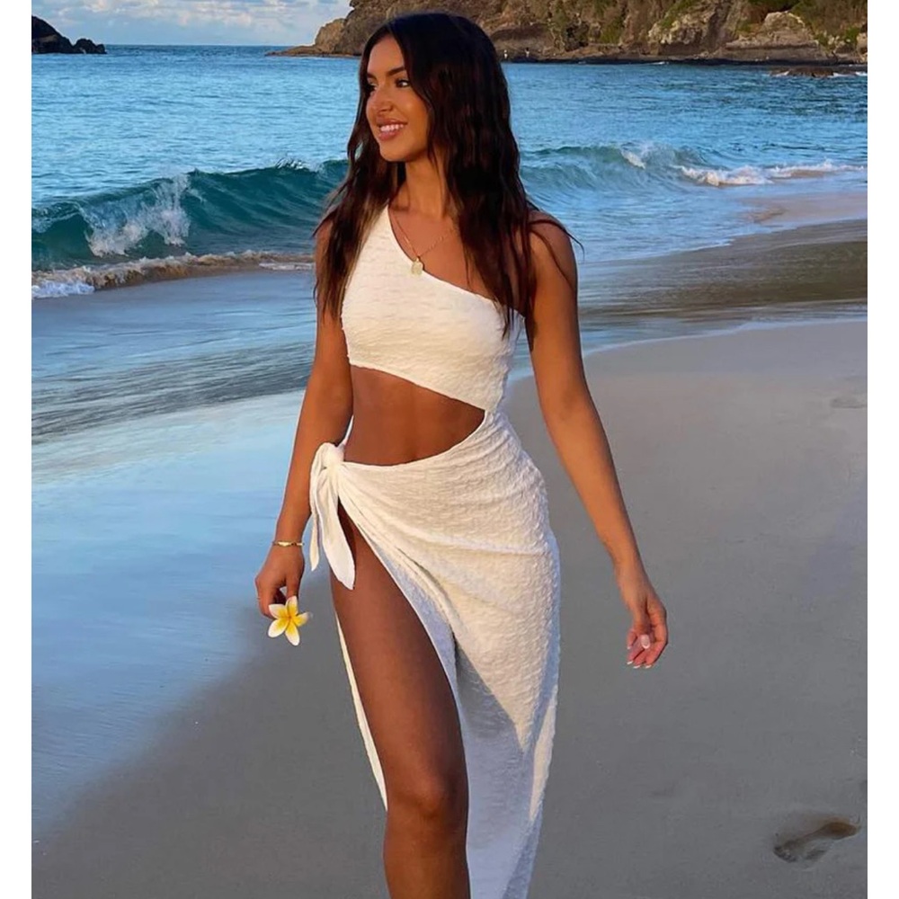 Elegant White One-Shoulder Beach Dress